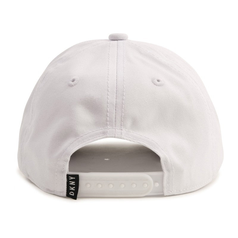 Czapka z daszkiem dziewczęca DKNY D21188-10B kolor biały -  - #tag1# - #tag2# - #tag3# - #tag4#