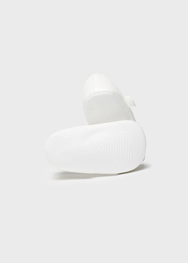 Mayoral 9633-88 Zestaw buciki i opaska dziewczynka kolor biały -  - #tag1# - #tag2# - #tag3# - #tag4#